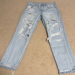 American Eagle Extra Ripped Stridgid Mom Jean